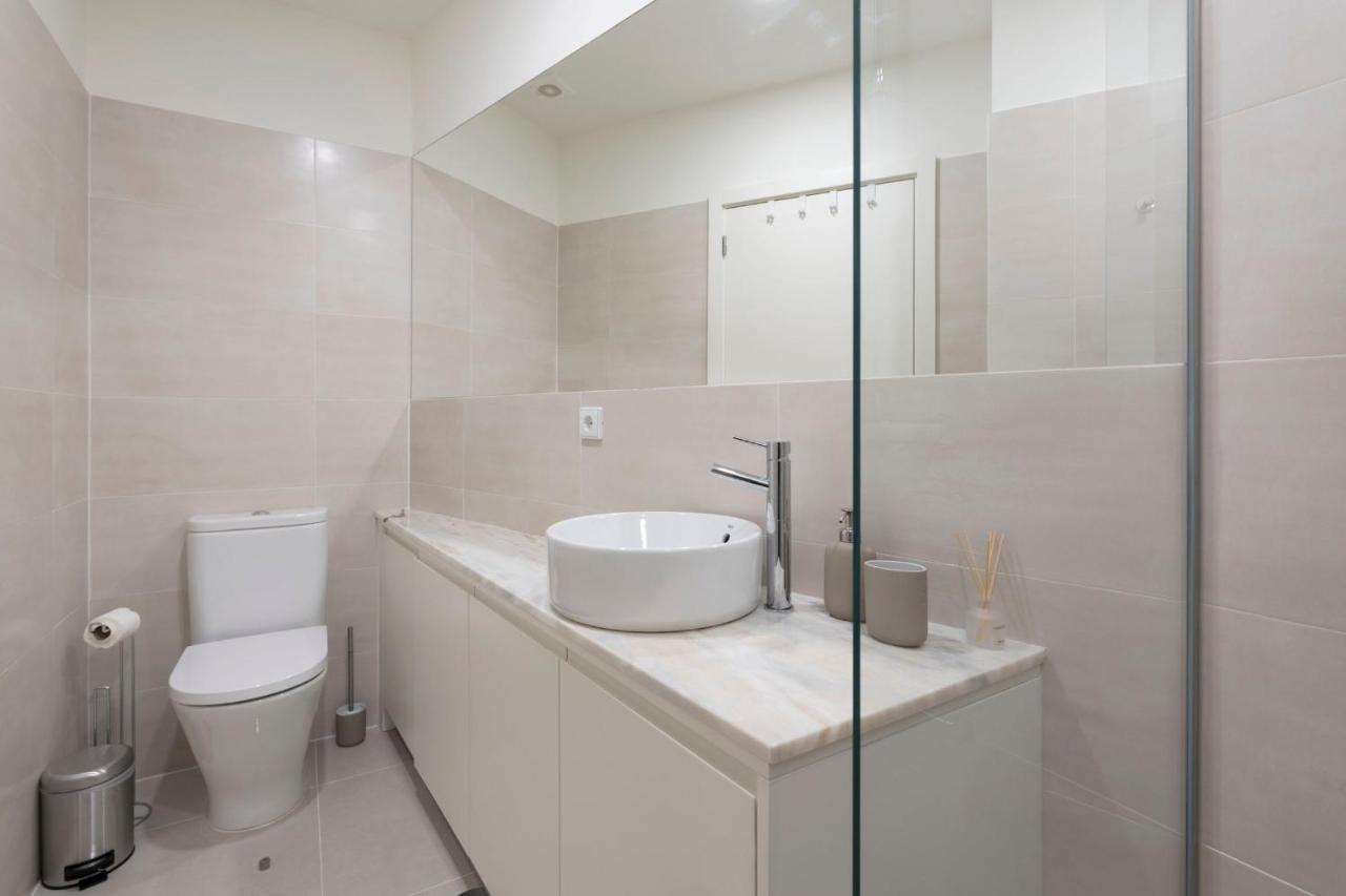 Central Superb Flat W/ Ac & Balcony By Lovelystay Porto Exteriér fotografie